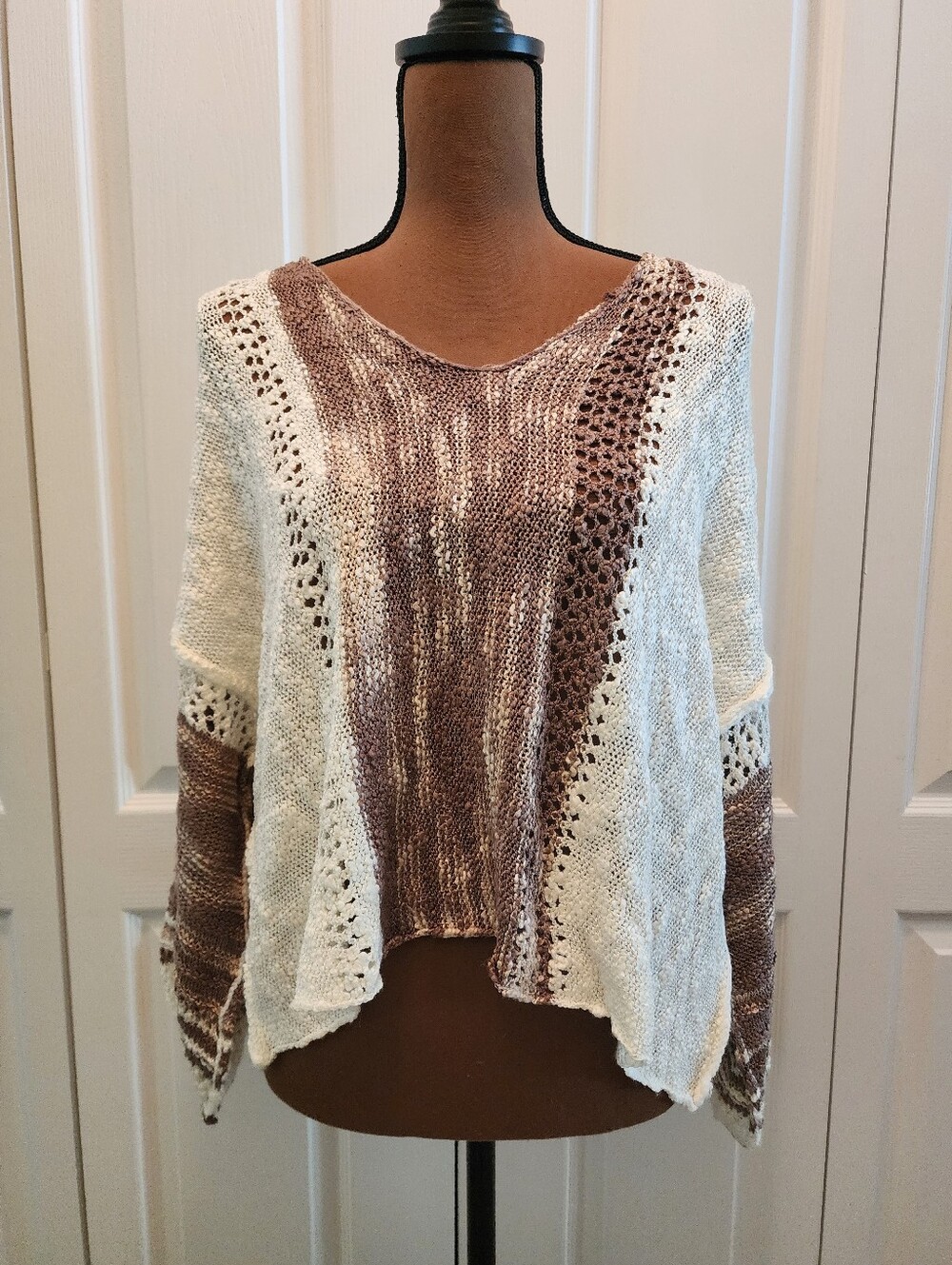 Angie Boutique Kelsey Lightweight Cream & Taupe Knit Crop Sweater Casual V-Neck - Picture 3 of 7